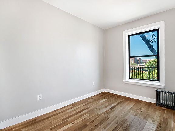 5th image of 415 Washington Ave APT 24