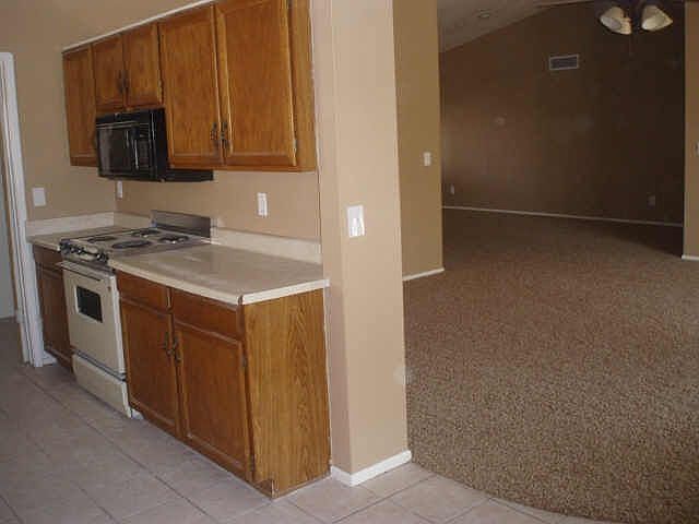 2nd image of 633 W Barrow Dr