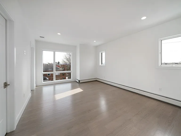 129 Rothwell Ave — Photo 12