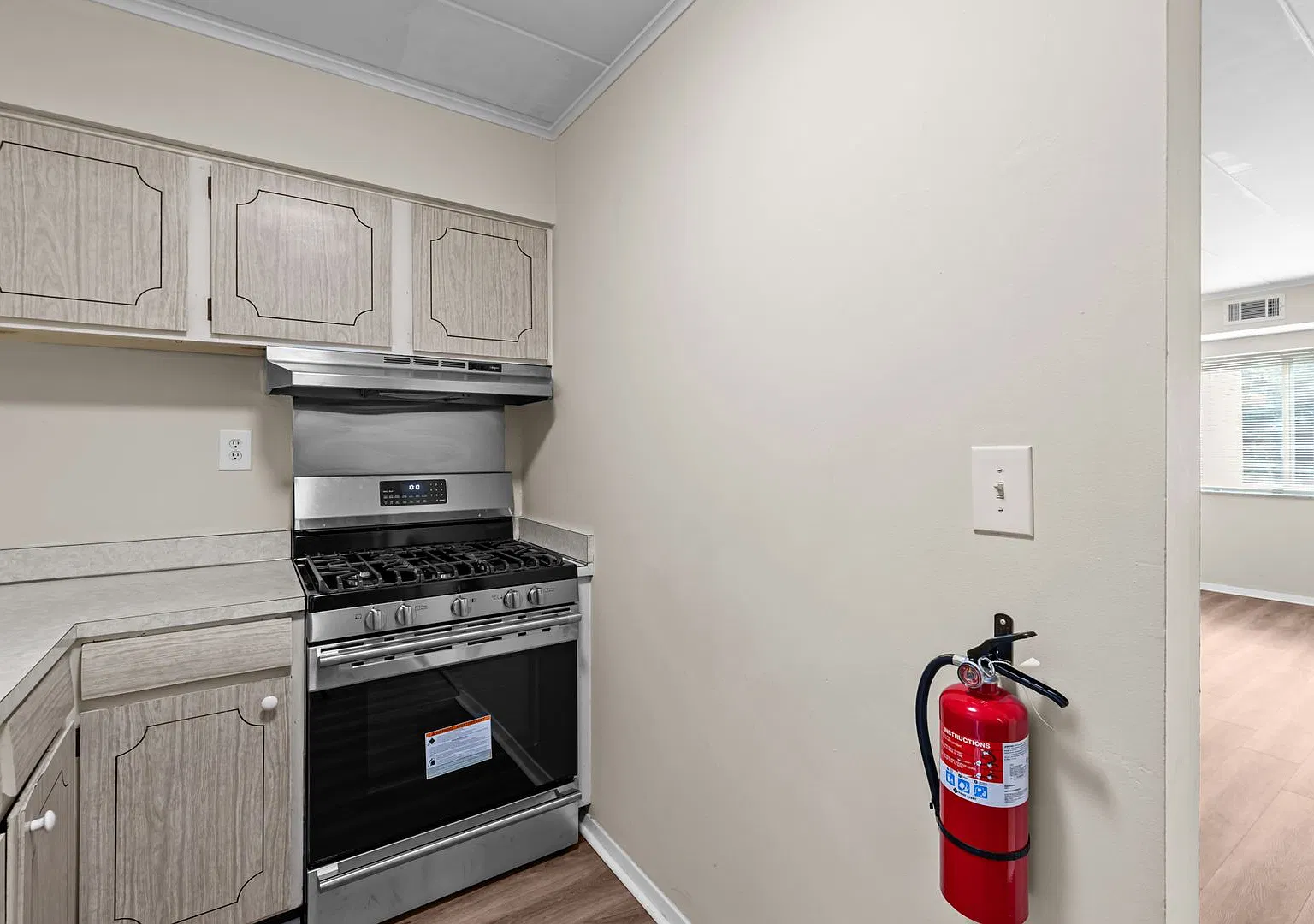1005 Woodrow Ave — Photo 4