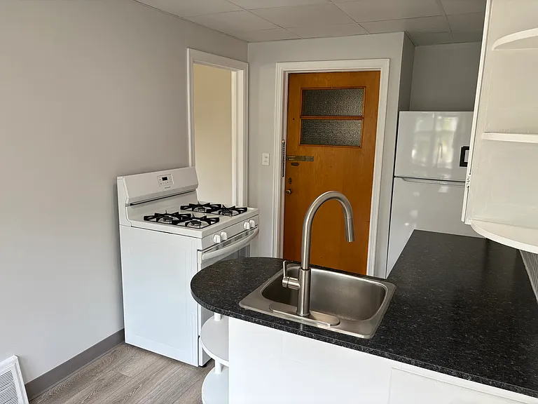 425 Lyon St NE #1 — Photo 17