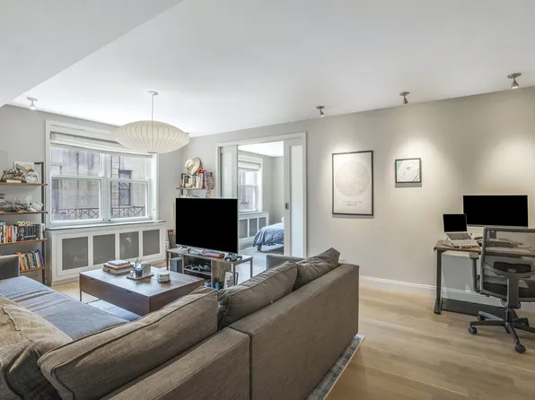 310 West 55th Street image 9 of 23