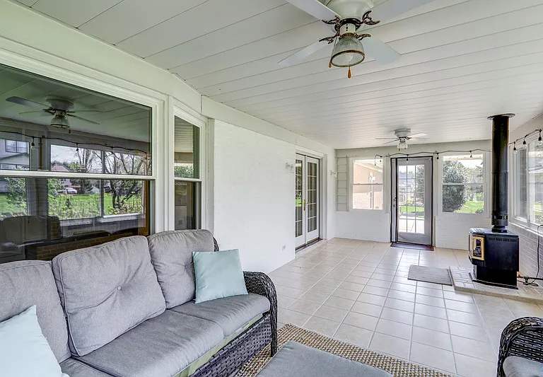 1827 Larchmont Ln — Photo 65