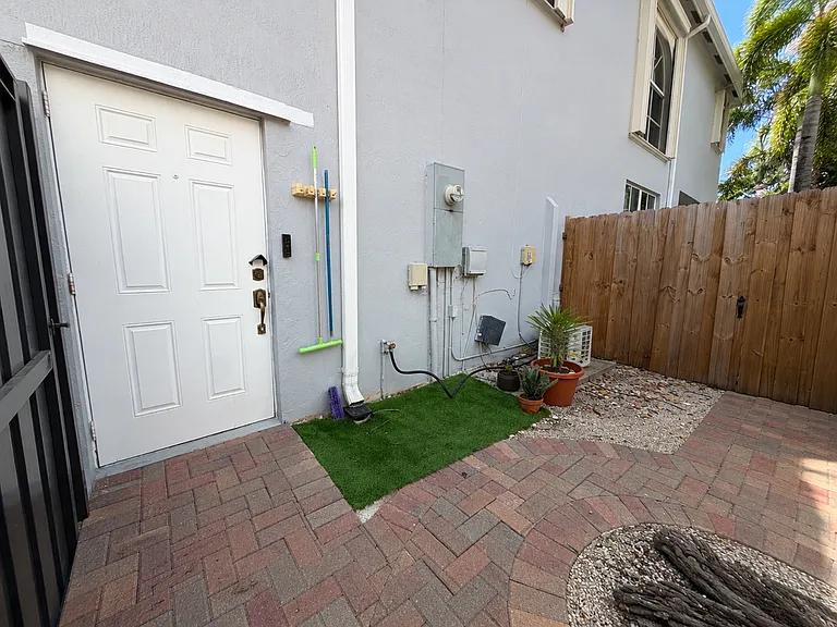 16481 SW 58th Ter — Photo 41