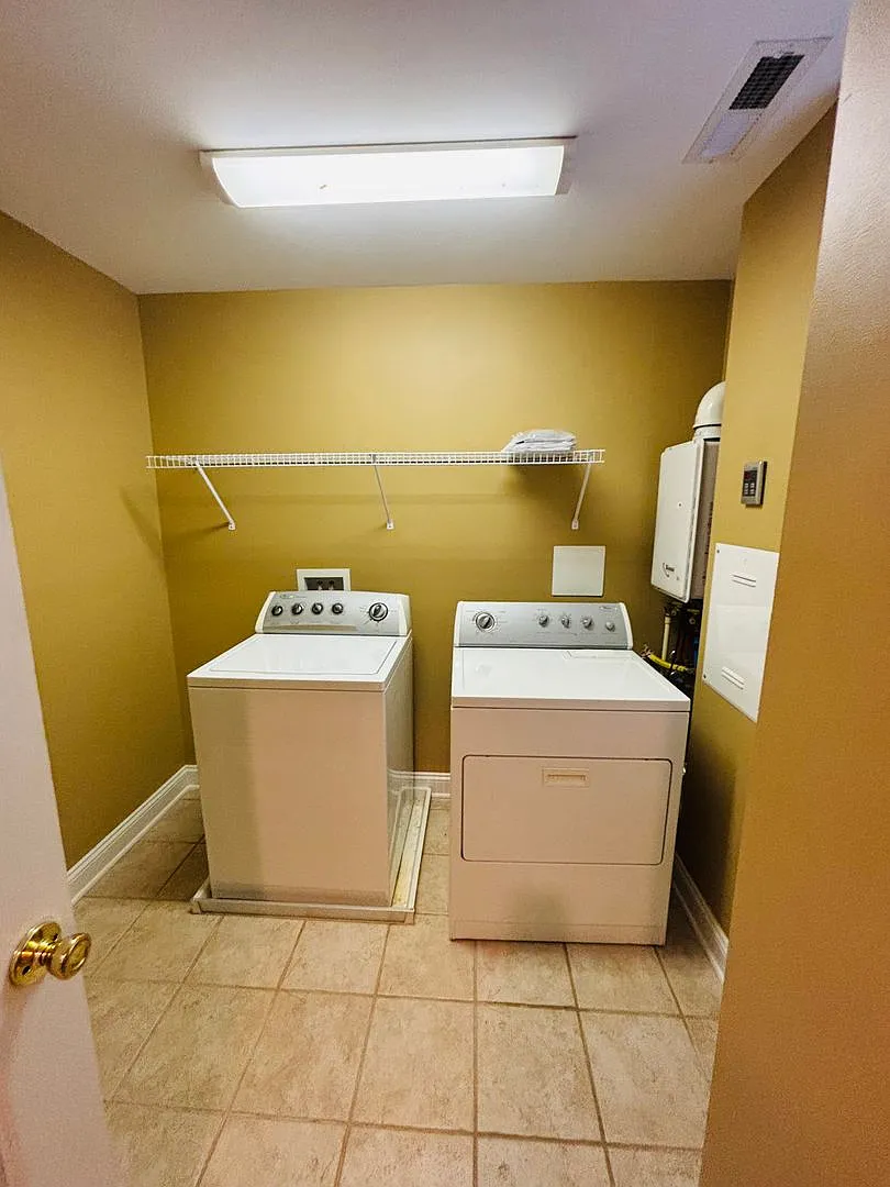 1 Bedroom, 1 Bath Condo — Photo 2