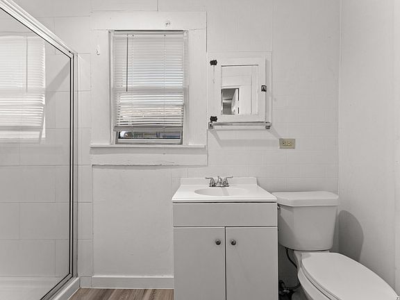 5th image of 304 Andrews