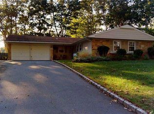 90 Sycamore Cir, Stony Brook, NY 11790