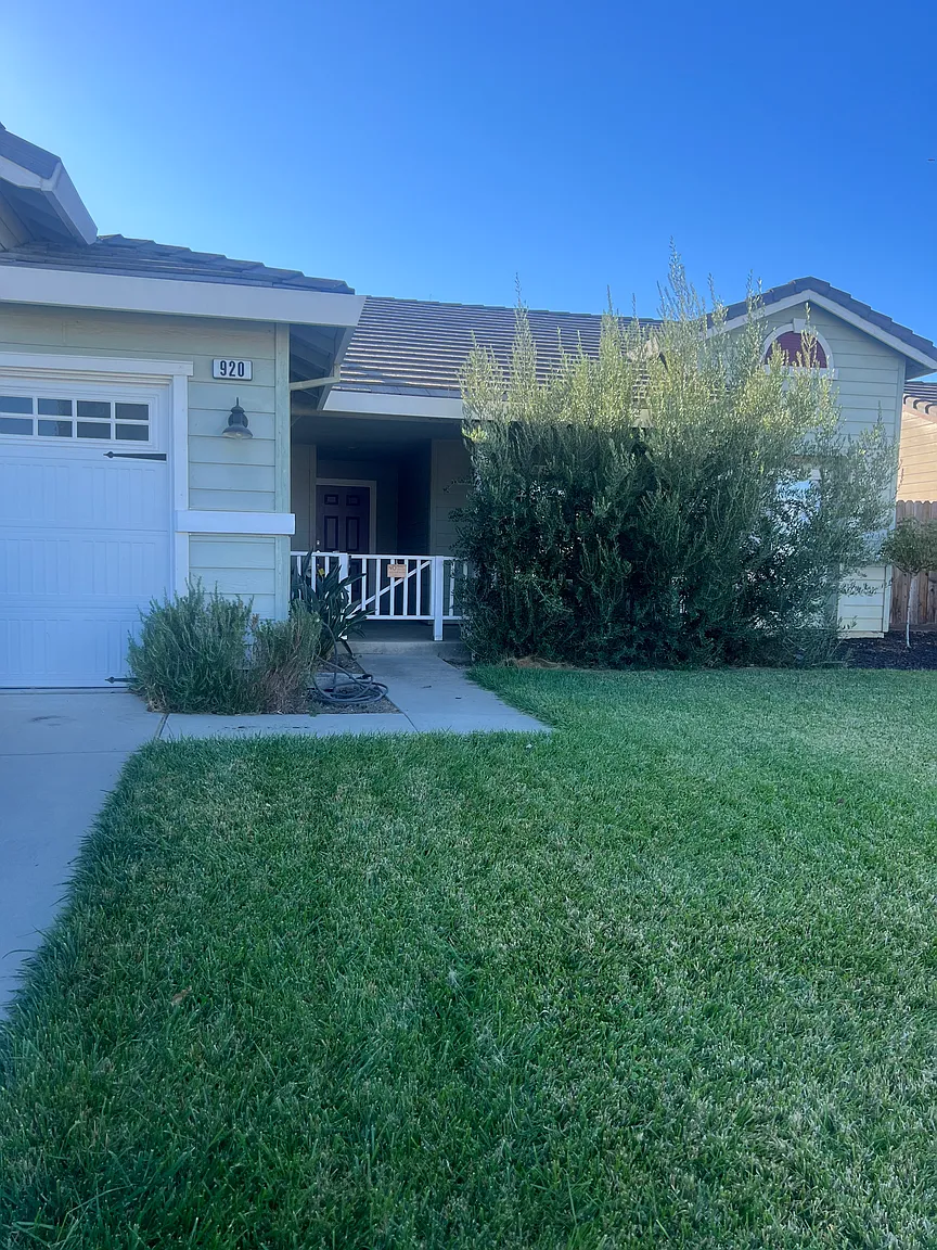 920 Laguna Ct photo 1