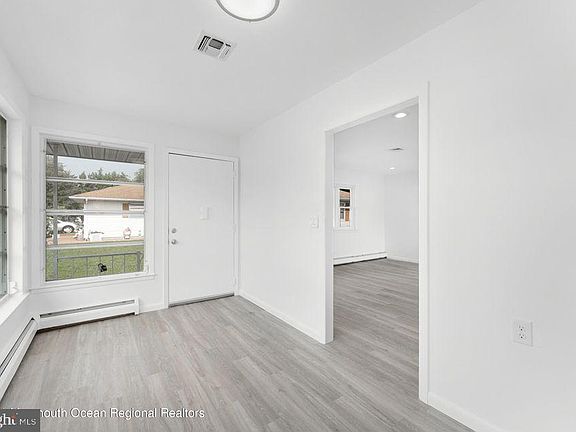 4th image of 557 Jamaica Blvd