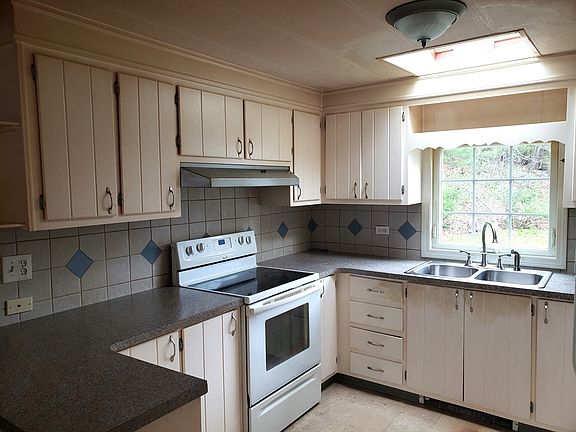 2nd image of 67 Sonia Dr