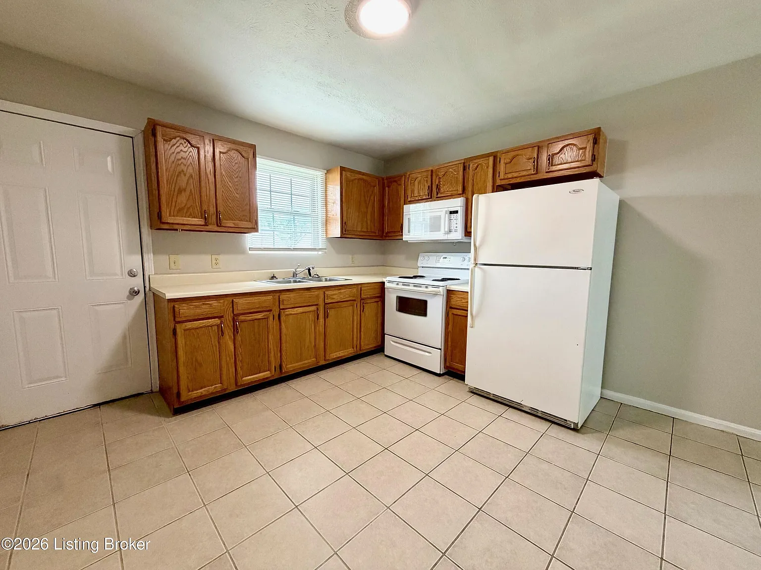 2 bed, 1.0 bath, 750 sqft, $995 — Photo 3