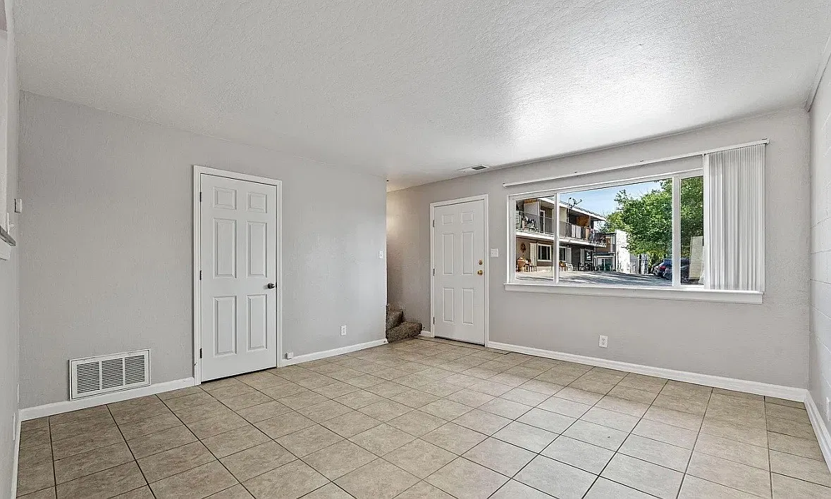 2 bed, 800 sqft, $1,450 — Photo 2