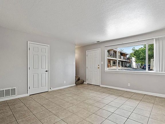 2nd image of 2424 Sutro St
