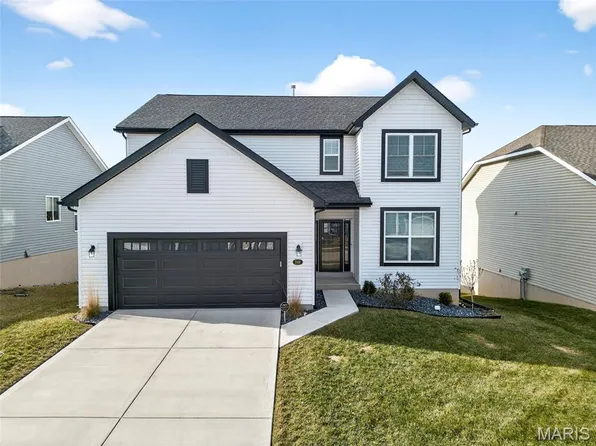 349 Valley Bluff Dr, Wentzville, MO 63385