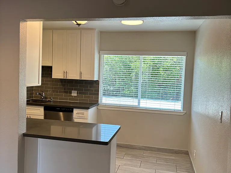 209 Milbrae Ln #7 — Photo 2