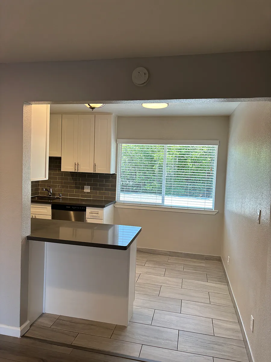 Building Photo - 209 Milbrae Ln #7