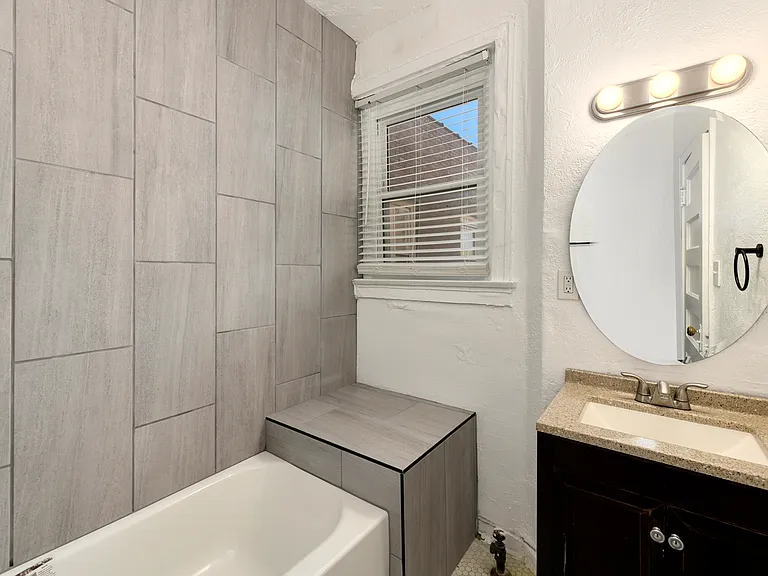502 Gladstone Blvd #8 — Photo 12