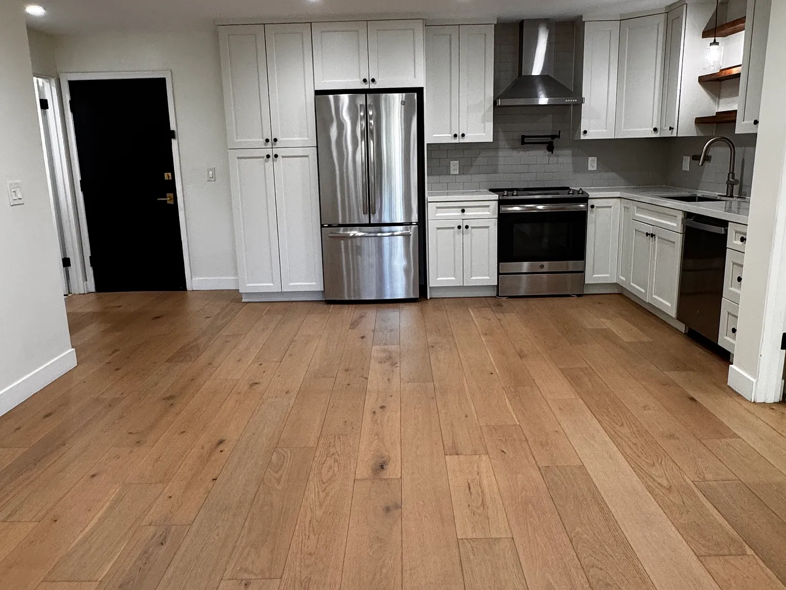 2 bed, 753 sqft, $3,800 — Photo 2