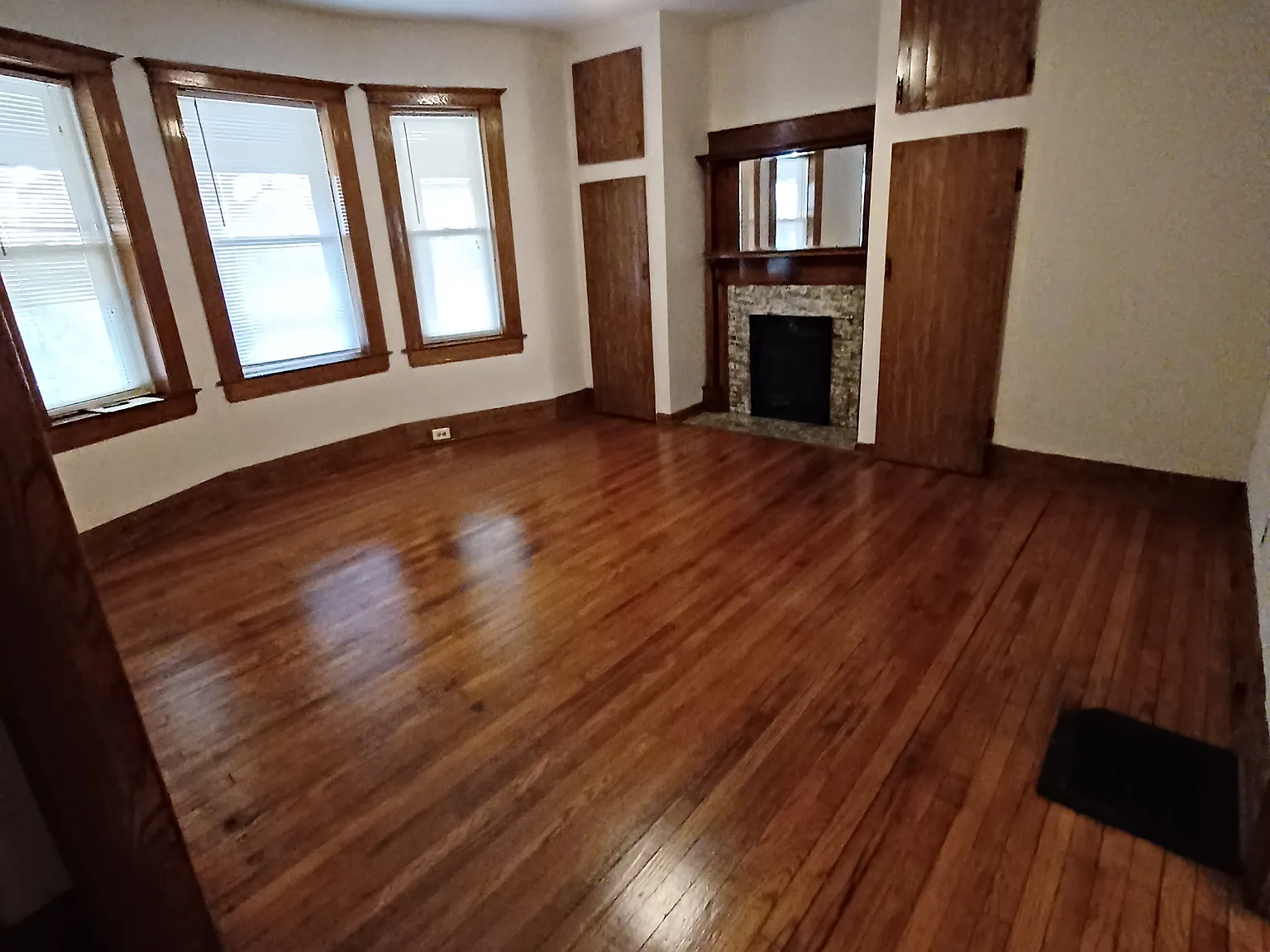 2 bed, 750 sqft, $1,100 — Photo 2