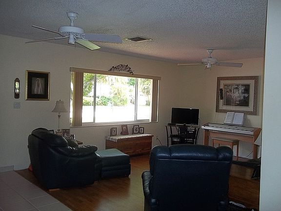 2nd view/living room