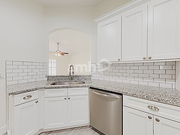 4th image of 922 Lake Lindley Dr N