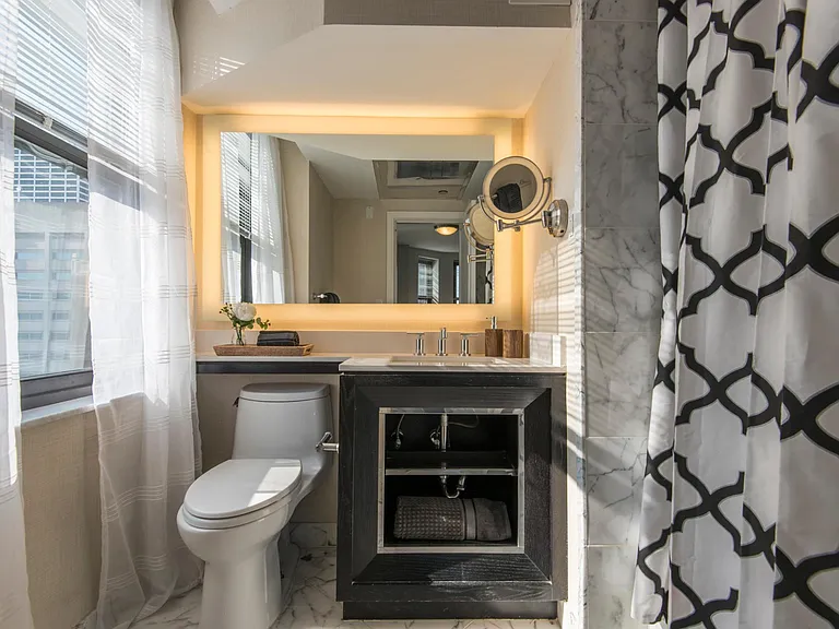 The Latham at Seventeenth — Photo 43