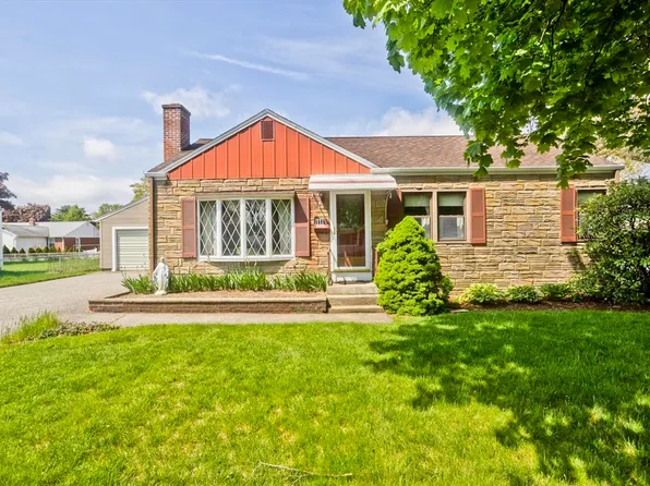 111 Woodcrest Cir, Chicopee, MA 01020