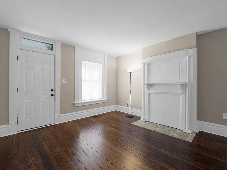 113-115 W Park Ave #113 — Photo 5