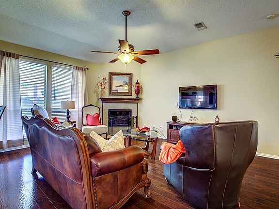4th image of 1517 Lakeshore Dr