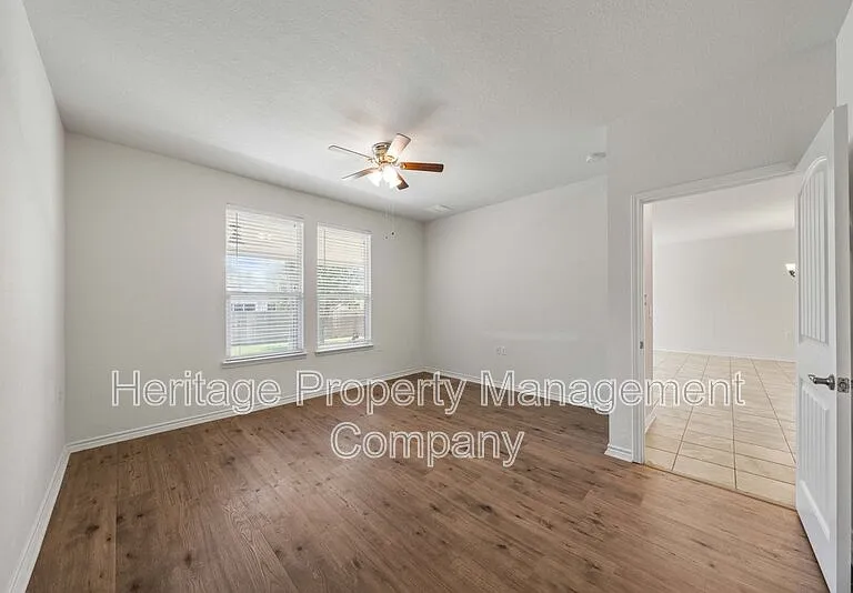 7347 Bluebonnet Bay — Photo 18