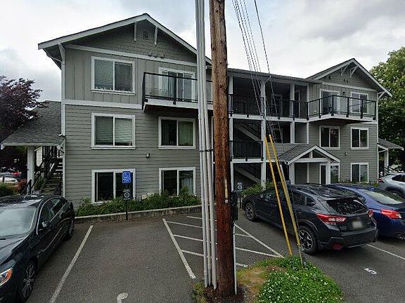 2nd image of 904 E Chestnut St #202