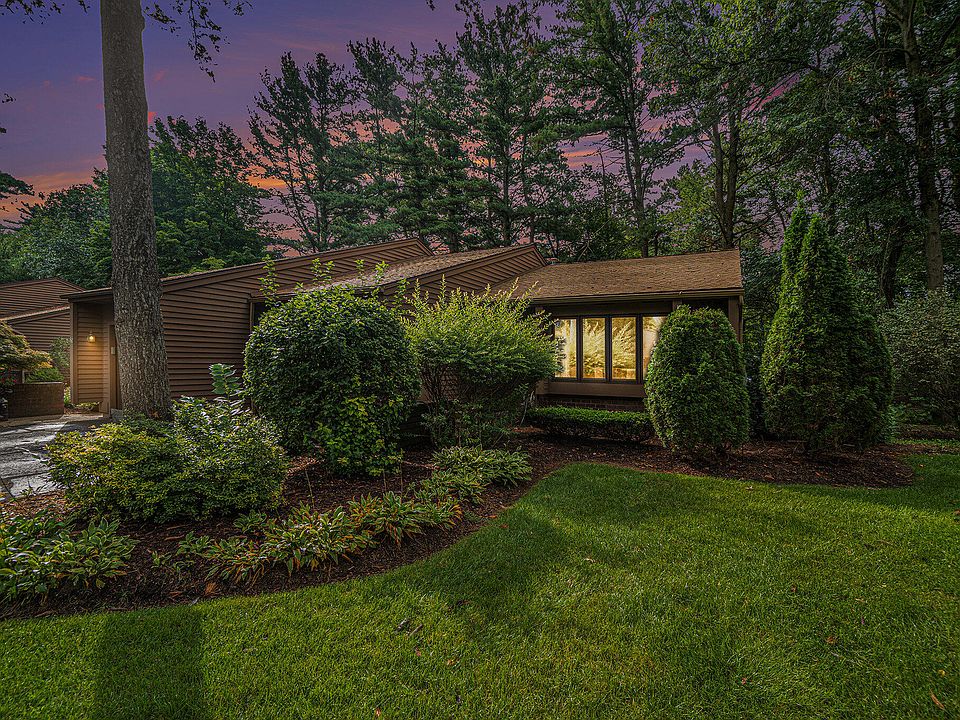 1st image of 462 Evergreen Ln