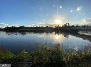 802 6th Ave, Croydon, PA 19021