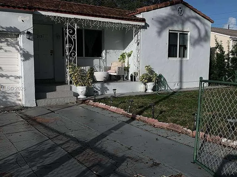2131 Arthur St — Photo 15