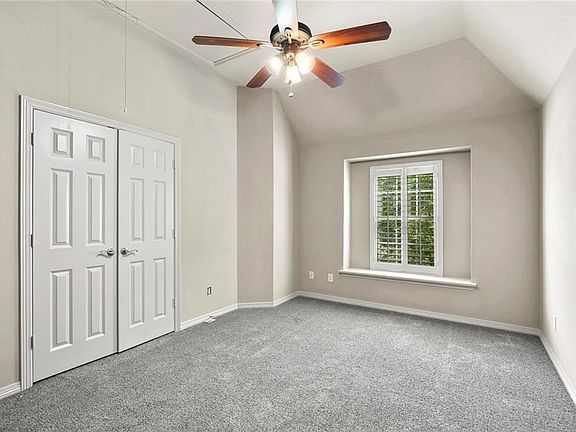 4th image of 2117 Mason Dr #S