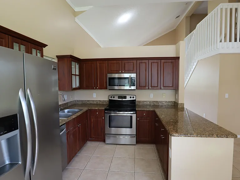 2202 SE 17th Ave — Photo 8