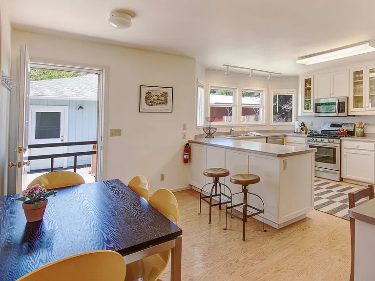 133 Greene St — Photo 8