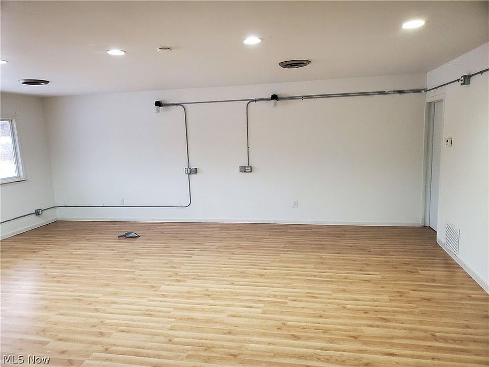 1st image of 1400 Mentor Ave