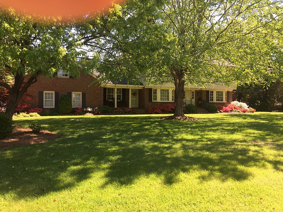 2nd image of 1204 Lawrence Grey Dr
