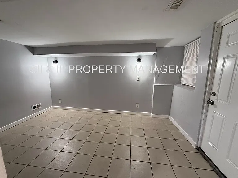 3700 Wyandotte St #BASEMENT — Photo 8