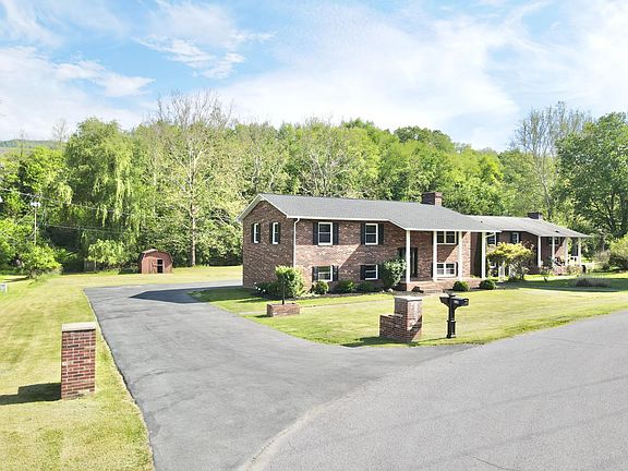 3rd image of 314 Parkview Dr