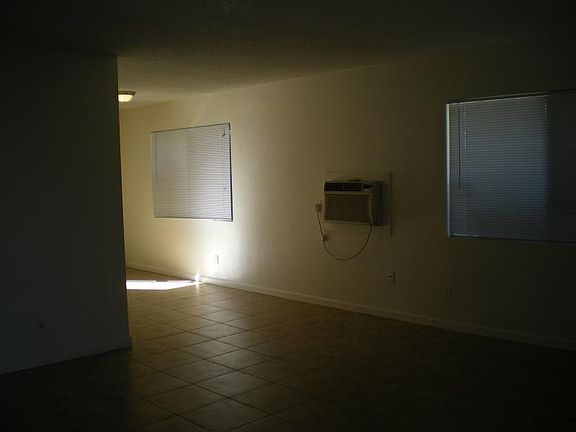 2nd image of 927 Rosalia Ave