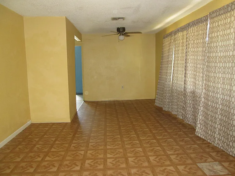 203 Fairfax Pl — Photo 3