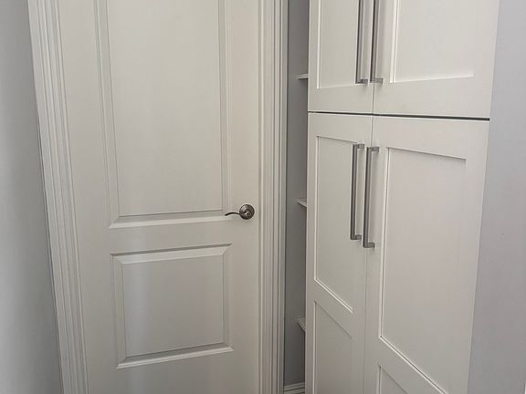 5th image of 6015 Varna Ave