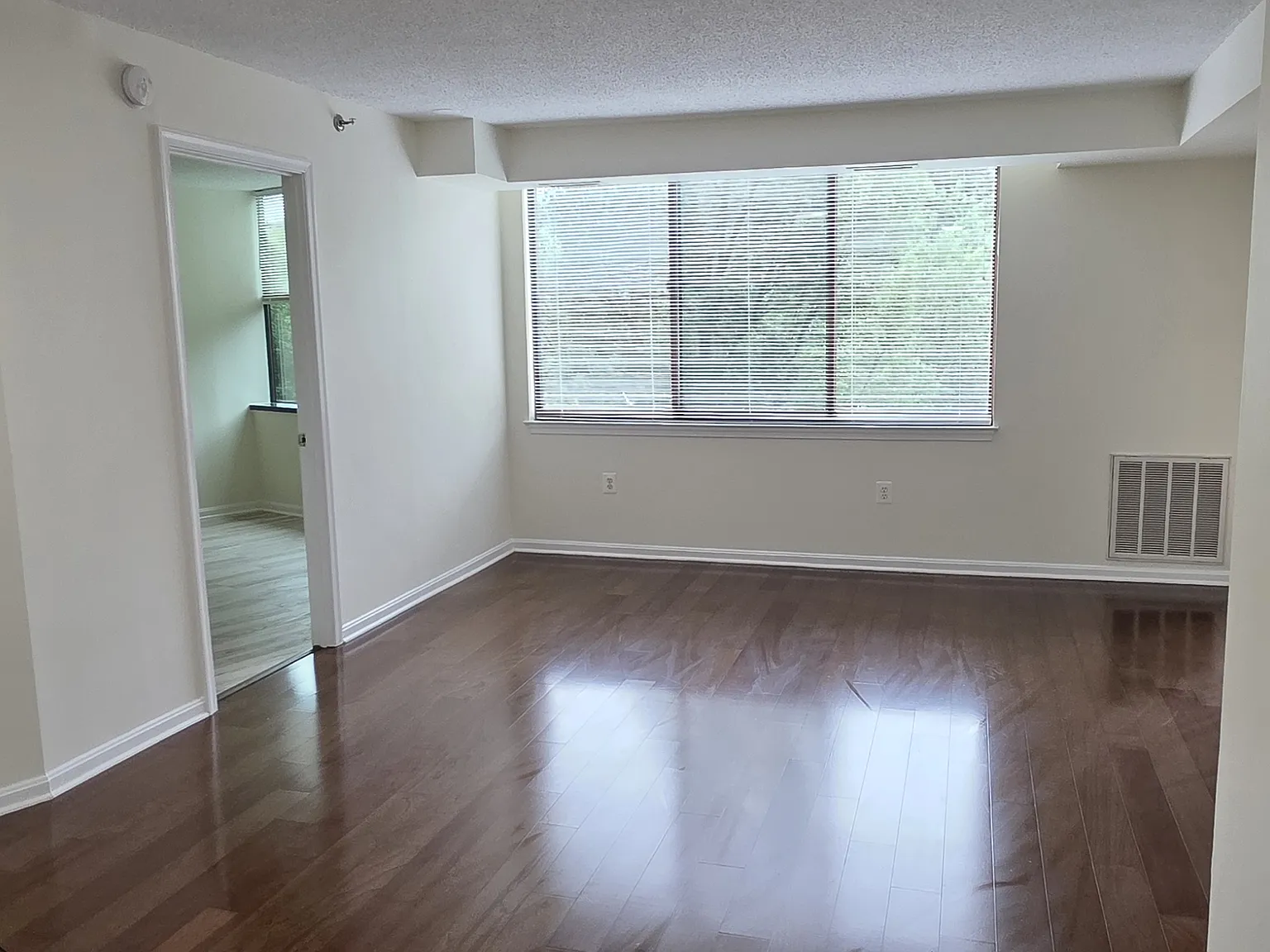 2 bed, 981 sqft, $2,475 — Photo 3