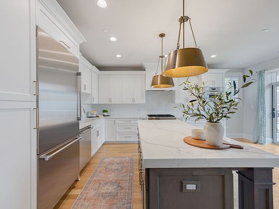 4th image of 514 Hillgrove Ave #202