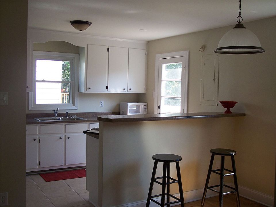 2nd image of 505 W 24th St