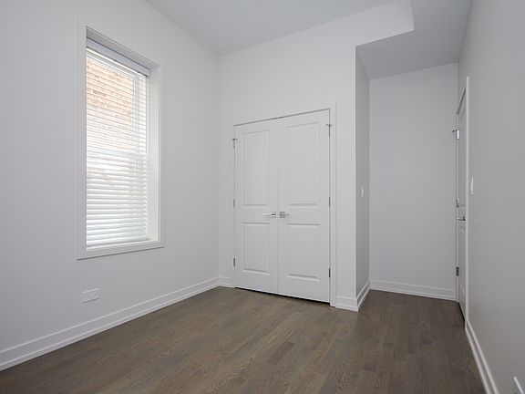 3rd image of 1008 W 18th St #205