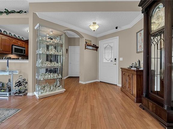 4th image of 2138 Winsley St