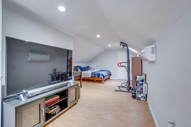 196 Zabriskie St #4 — Photo 12